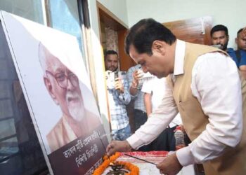 Sarbananda Sonowal pays tribute to Neel Pawan Baruah & Nipon Goswami