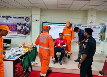 NDRF trains Aaranyak volunteers AAPDA Mitras on first aid