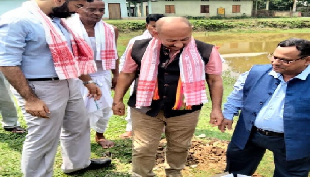 Amguri MLA, Sibsagar DC plant mango saplings in Jalukgaon in memory of freedom fighter and playwright son