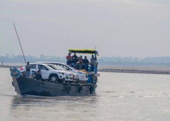 Majuli-Nimati Ghat ferry services suspended indefinitely as Brahmaputra swells