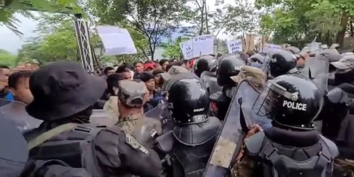 Violence mars public hearing in East Jaintia Hills; 9 police personnel injured