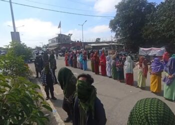 Displaced residents in Manipur’s Kakching stage silent protest during CM’s visit