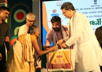 Durga Puja delight: Tripura CM rolls out gift hampers for 9.70 L ration card holders