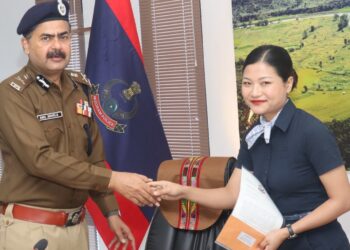 Mizoram Police rewards airline staffer for role in major contraband, arm seizure