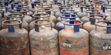 Commercial LPG prices surge by Rs 21, restaurants feel the heat