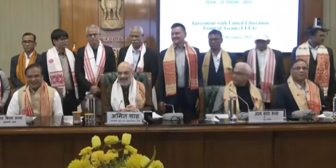 ULFA (pro-talk) signs tripartite peace accord, Centre pledges timely execution