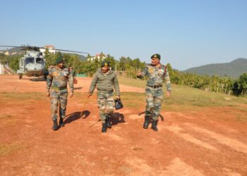 Assam Rifles DG visits Moreh; urges civil societies for cooperation to tackle crisis