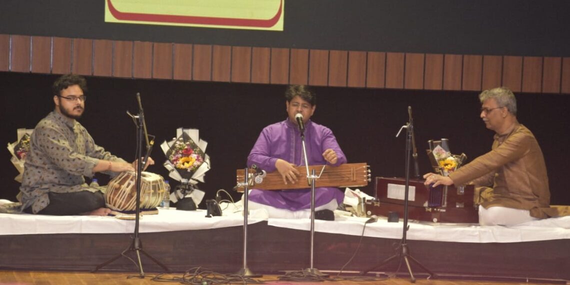Omkar Dadarkar enthralls audience with traditional Gwalior Khayal in KKHSOU campus