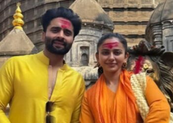Bollywood couple Rakul & Jackky Bhagnani seeks blessings at Kamakhya Temple