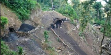 Landslide at illegal Assam coal mine: Ri Bhoi families arrive at site to retrieve miners’ bodies