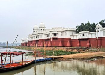 Tripura’s iconic Neermahal Palace under siege by water hyacinth, minister initiates action