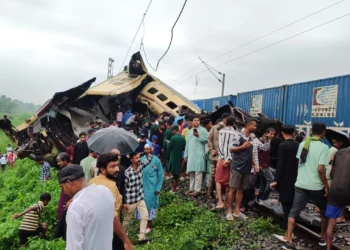 8 killed, 60 injured as Kanchanjunga Express collided with goods train near New Jalpaiguri