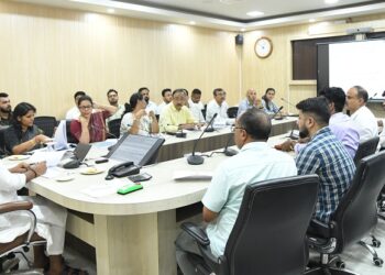 Ashok Singhal Reviews Progress of AMRUT Water Supply Projects in Assam