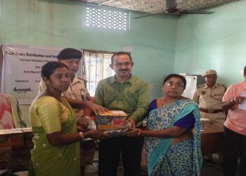 VDP members encouraged with field gear to safeguard Pobitora rhinos