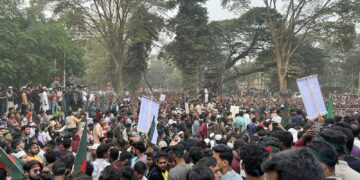 A file photo of thousands of people gathered for 'March for Unity' at Dhaka (SJpapabear/X)