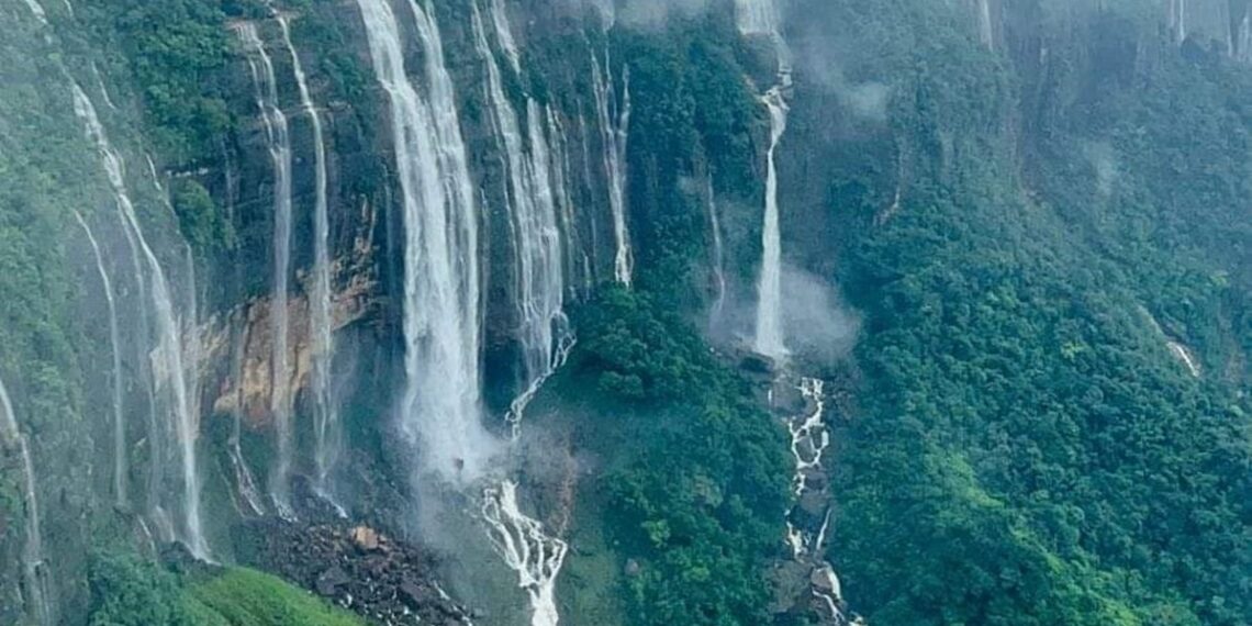A scenic view of Sohra, Meghalaya (shubhamtorres09/X)