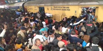 18 dead, several injured in stampede at New Delhi railway station due to Maha Kumbh rush