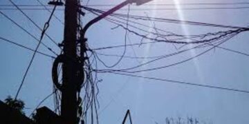 Kamrup Metropolitan District Administration orders removal of dangling wires, cables from street poles