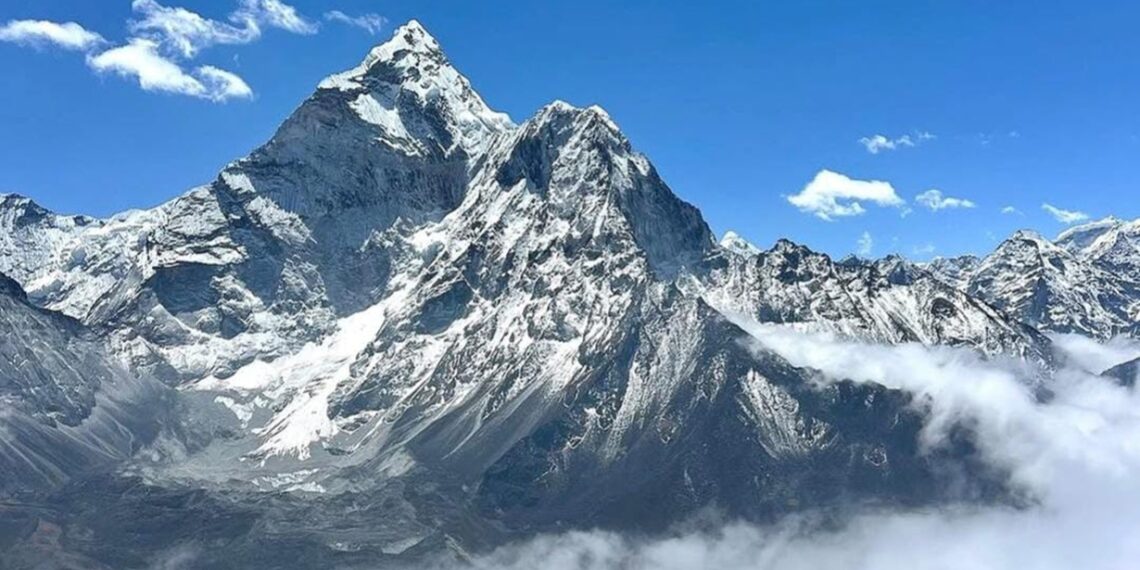 Mount Everest (trektonepalofficial/Insagram)