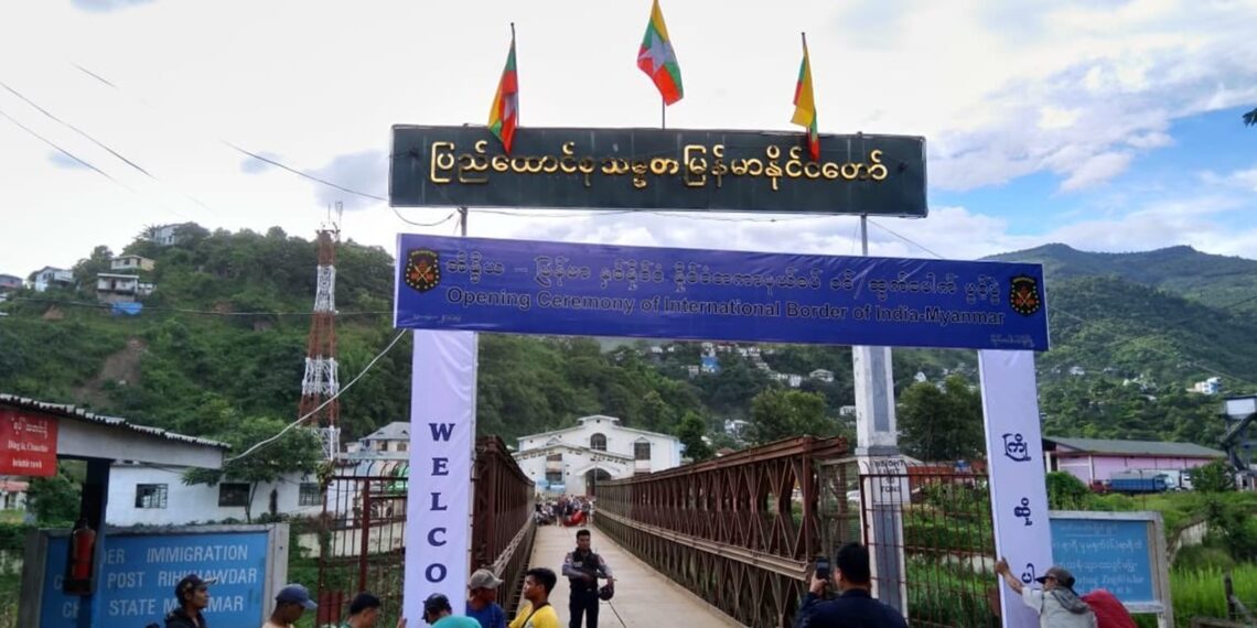 International entry exit check point (VikramMisri/X)