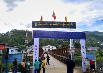 International entry exit check point (VikramMisri/X)