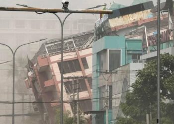 Myanmar has experienced 36 aftershocks ranging from magnitudes 2.8 to 7.5 (SumitHansd/X)