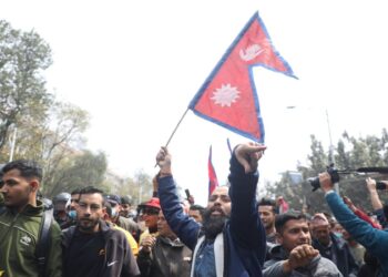 Pro-monarchy activists gathered to welcome former King Gyanendra Shah (deshsanchar1/X)
