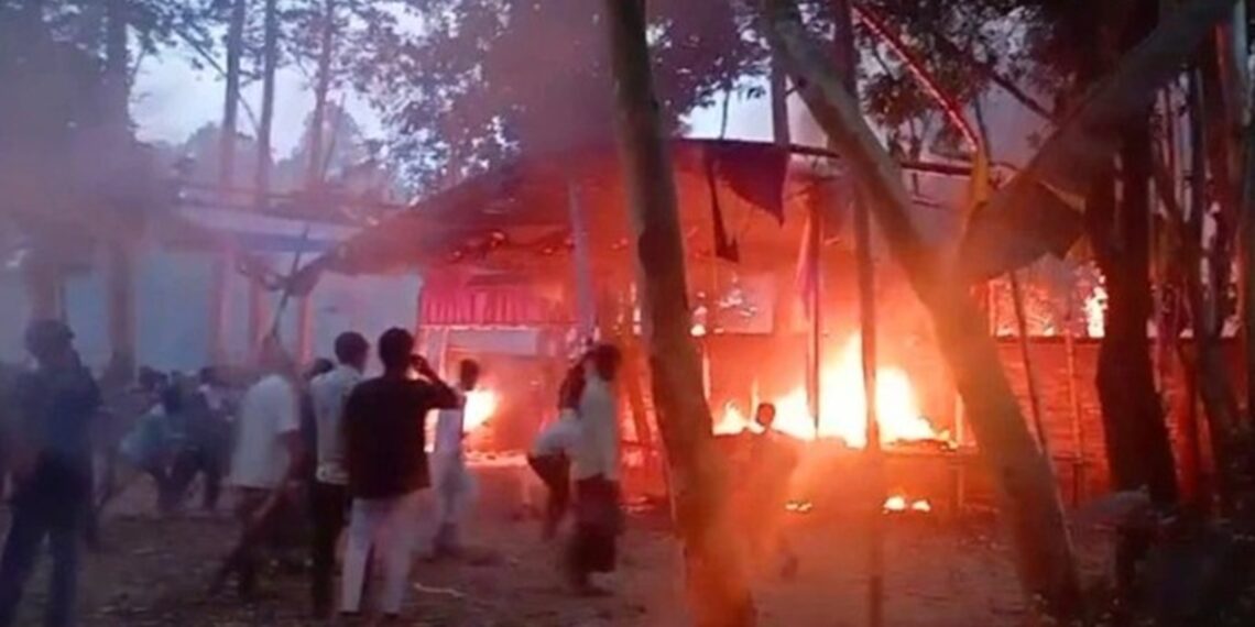 The shrine of Pir Rahim Shah was attacked, looted, vandalised and then torched by Islamist extremists at Raniganj, Ghoraghat of Dinajpur (probirbidhan/X)