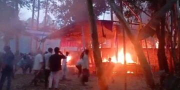 The shrine of Pir Rahim Shah was attacked, looted, vandalised and then torched by Islamist extremists at Raniganj, Ghoraghat of Dinajpur (probirbidhan/X)