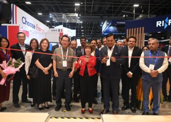 Union minister Sabananda Sonowal inaugurated the ‘India Pavilion’ and the IRClass Pavilion at Singapore Maritime Week