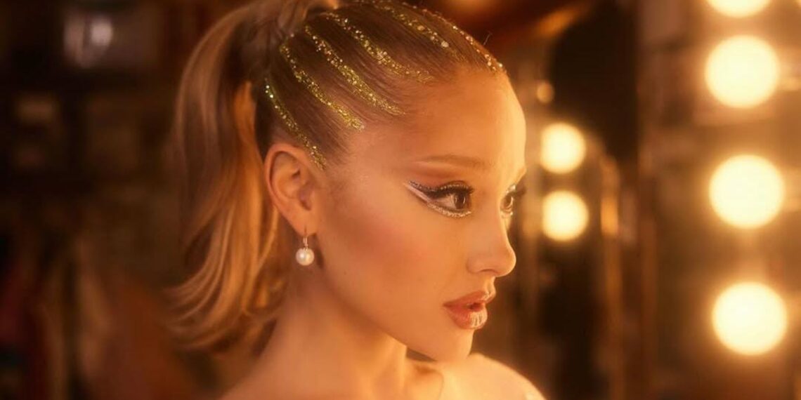 Ariana Grande returns to No. 1 on Billboard 200