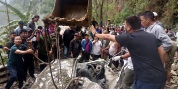 S massive boulder fell onto a vehicle along the Aizawl–Lengpui Airport Road in Mizoram (X)