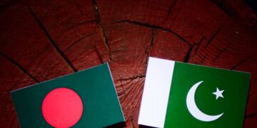 Pakistan Defence Minister calls for closer ties with Bangladesh