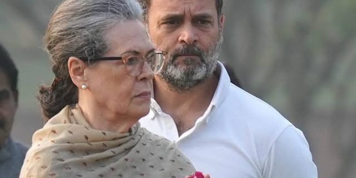 Congress leaders Sonia Gandhi and Rahul Gandhi (X)