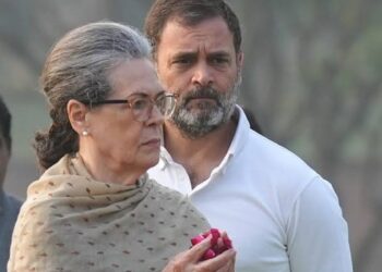 Congress leaders Sonia Gandhi and Rahul Gandhi (X)