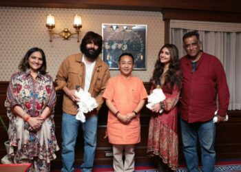 ‘Aashiqui 3’ stars meet Sikkim CM at his official residence, express gratitude to state govt for cooperation