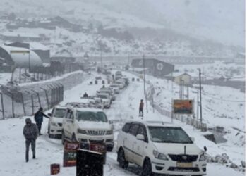 Sikkim Police, Army evacuate 800 people stranded near Tsomgo Lake in East Sikkim