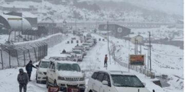 Sikkim Police, Army evacuate 800 people stranded near Tsomgo Lake in East Sikkim