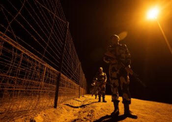 A file photo of BSF personnel stand guard the border in Rajasthan (BSF_Rajasthan/X)