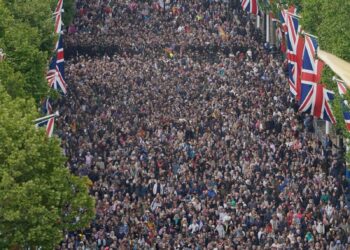 Thousands of people gathered near Buckingham Palace and around the Houses of Parliament on Monday (X)