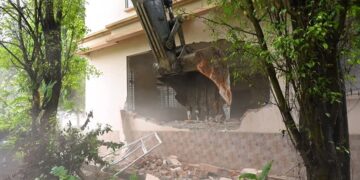 Eviction drive at Silsakoo marks key step in Guwahati flood mitigation project