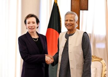 American Chargé d’Affaires Tracey Ann Jacobson with Bangladesh interim government chief Yunus (ChiefAdviserGoP/X)