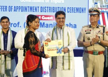 Tripura CM hands over appointment letters to 975 police constables