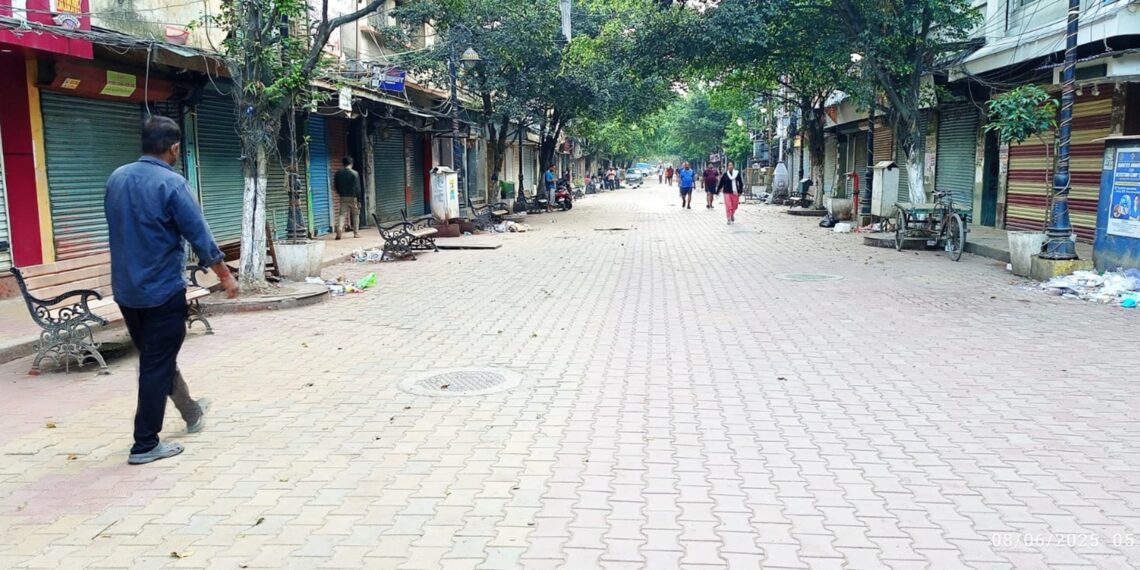 A file photo of Imphal street during a curfew called by authorities (birus_salam/X)