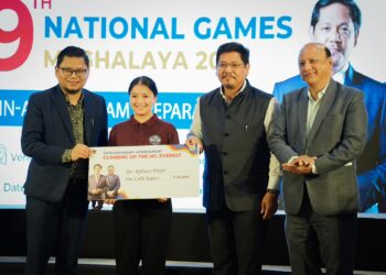 20-year-old Rifiness Warjri was honoured for summiting Mount Everest