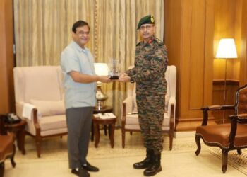 Eastern Army Commander Lt. Gen. RC Tiwari meets Assam Governor & CM, stresses enhancing civil-military synergy