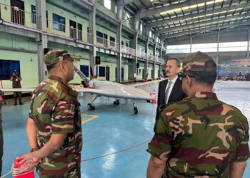 Turkey’s Defence Industry Secretary Haluk Gorgun with Bangladesh Army official (FB)