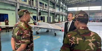 Turkey’s Defence Industry Secretary Haluk Gorgun with Bangladesh Army official (FB)