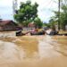 Army personnel rescue people from flood-affected area (official_dgar/X)