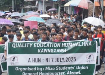 Students in Mizoram protest against unqualified teachers on Monday (X)